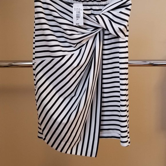 NWT. Striped wrap mini skirt - Picture 4 of 4